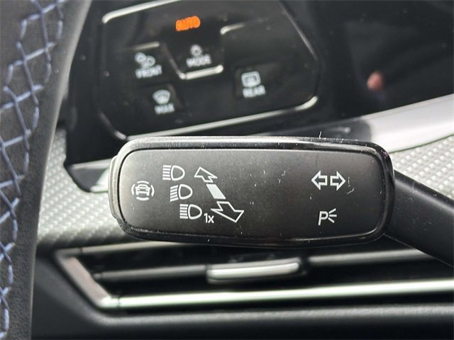 Certified 2022 Volkswagen Golf R image 33