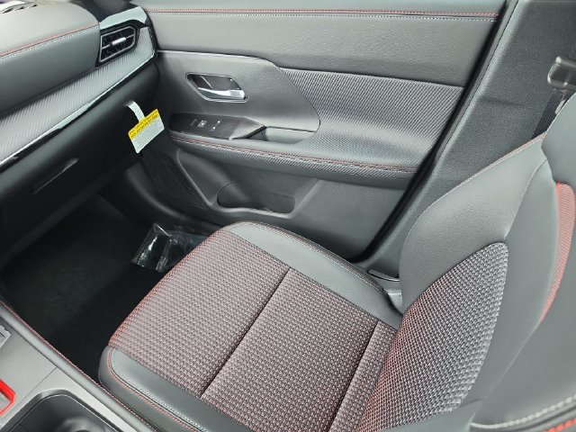 New 2026 Nissan Kicks SR w/ Cold Weather Package FWD image 15