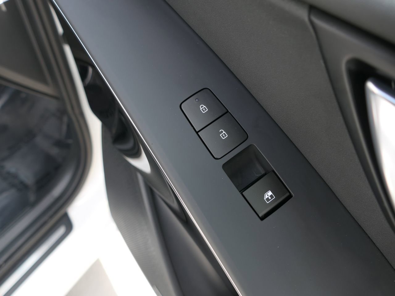 Used 2023 Kia Niro SX Touring image 26