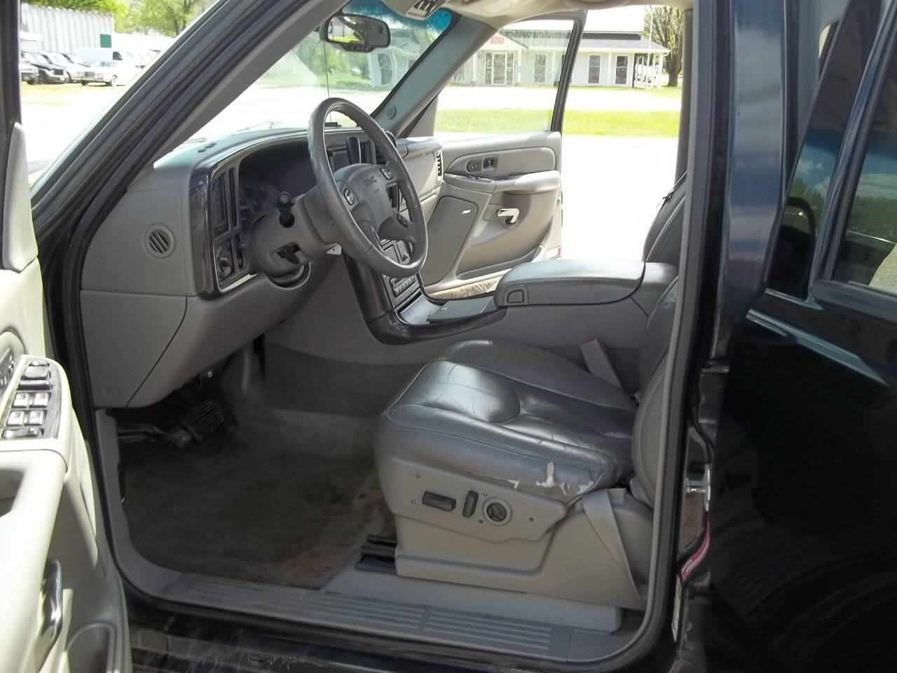Used 2005 GMC Yukon Denali AWD/4WD image 11