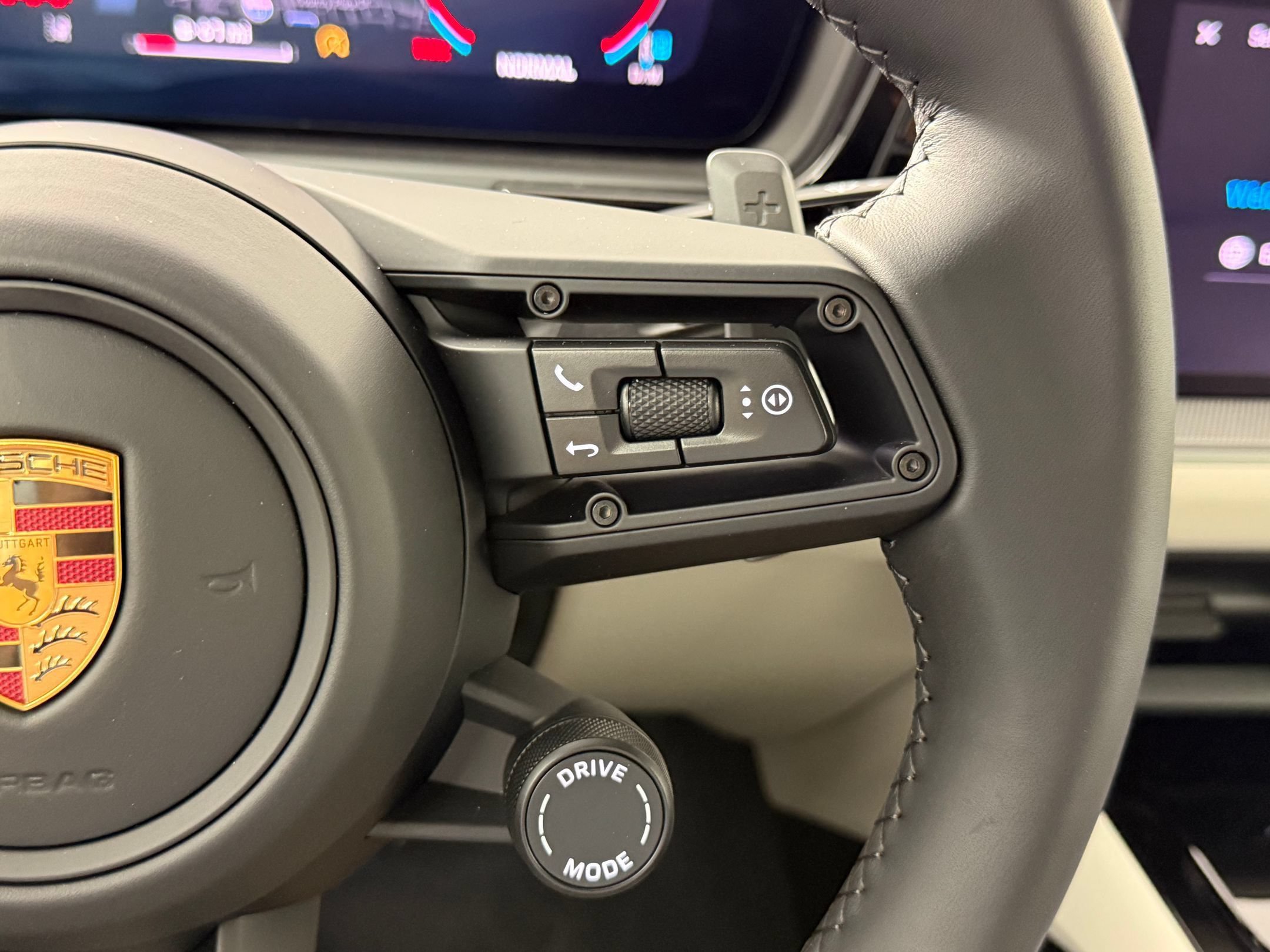 Certified 2026 Porsche Cayenne AWD/4WD image 18