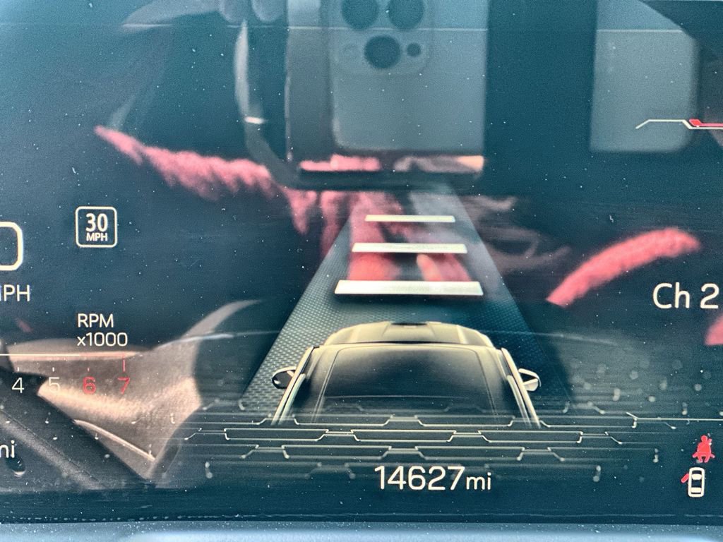 Used 2025 GMC Acadia Elevation image 12