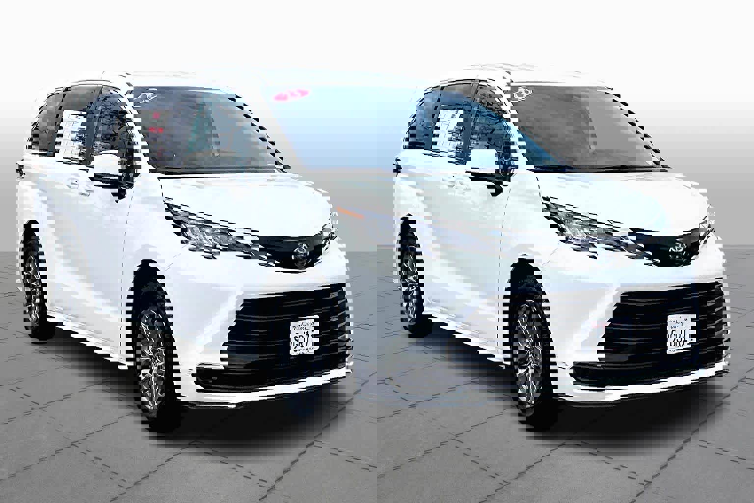 Certified 2023 Toyota Sienna LE image 2
