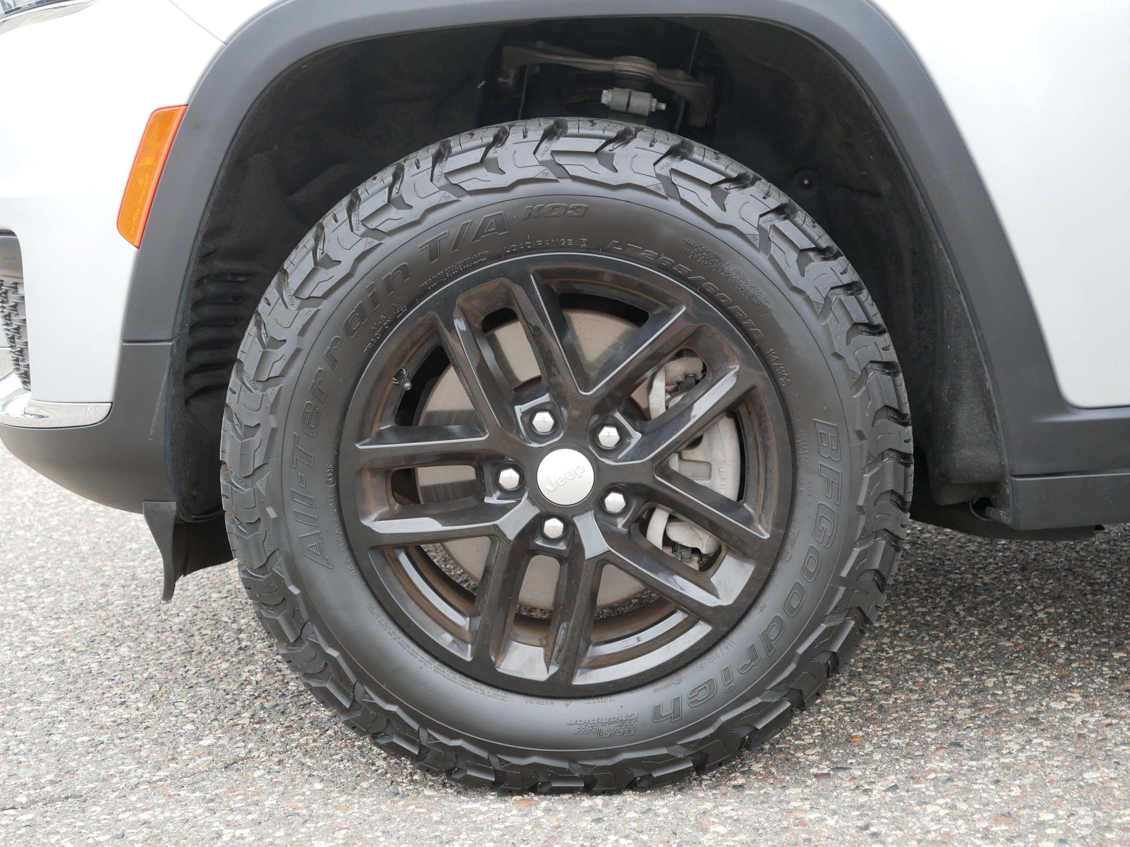 Used 2023 Jeep Grand Cherokee L Laredo AWD/4WD image 15