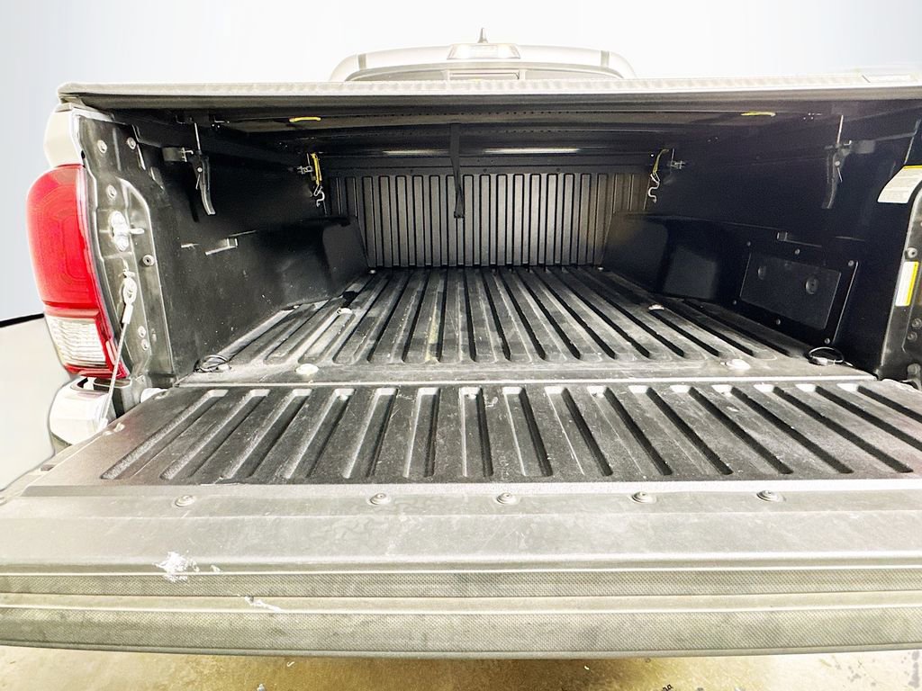 Used 2020 Toyota Tacoma SR5 w/ SR5 Appearance Package (SM) RWD image 29