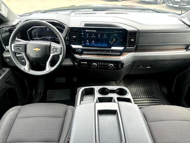 Used 2025 Chevrolet Silverado 1500 LT image 16