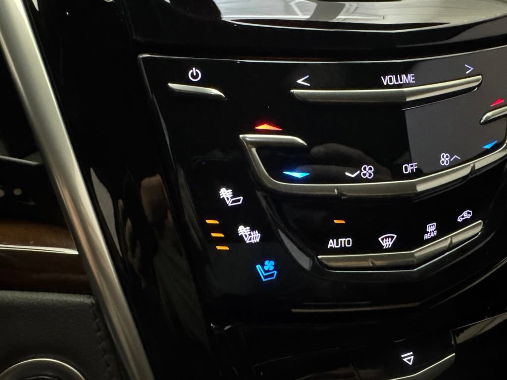 Used 2020 Cadillac Escalade ESV 4WD image 37