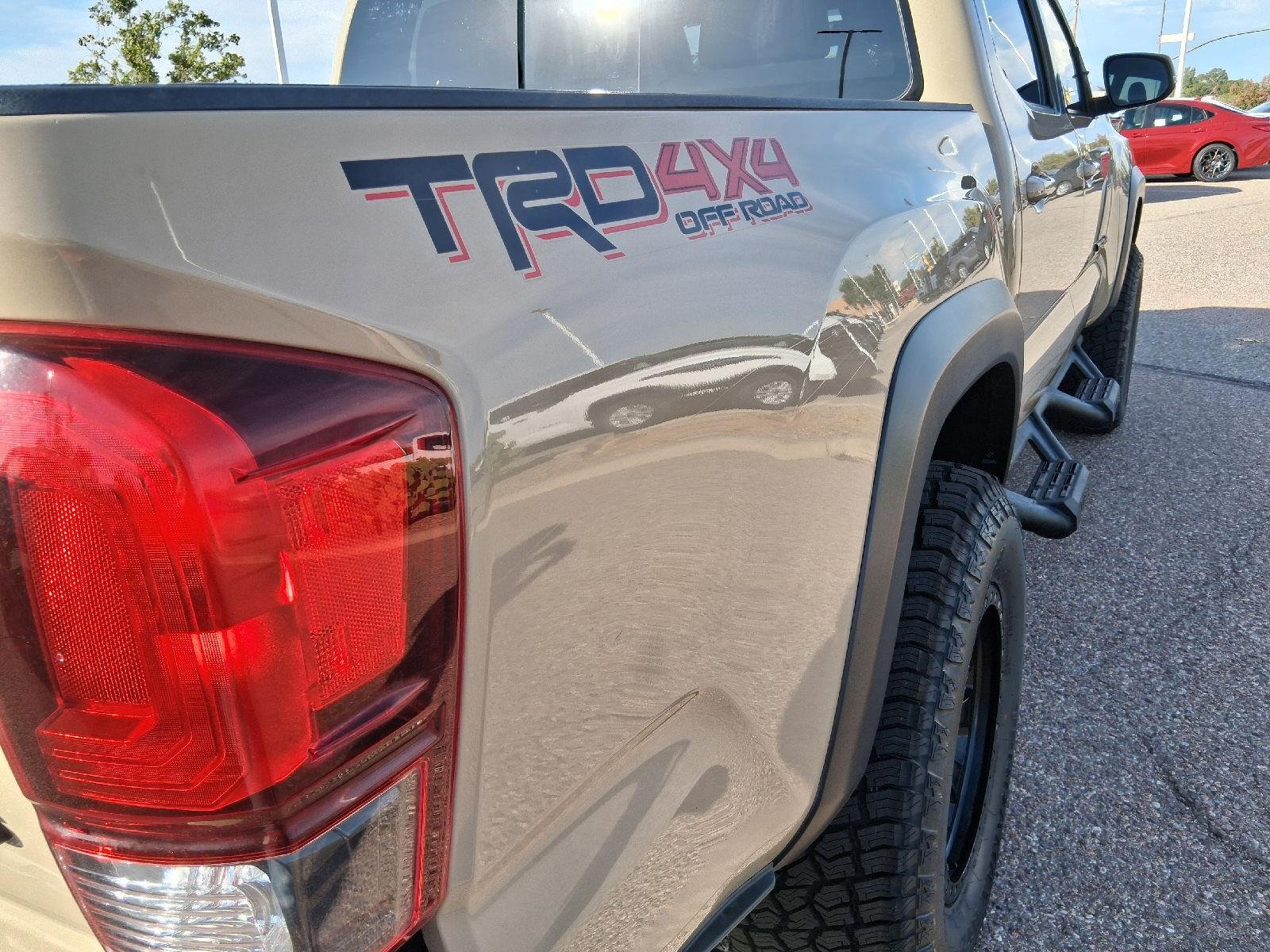 Used 2019 Toyota Tacoma TRD Off-Road w/ Technology Package AWD/4WD image 12