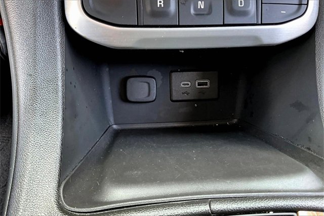 Used 2023 GMC Acadia SLE image 16