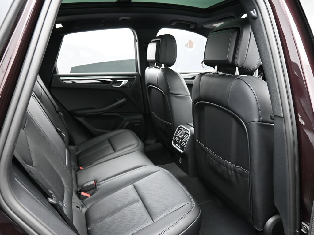 Certified 2026 Porsche Macan AWD/4WD image 28