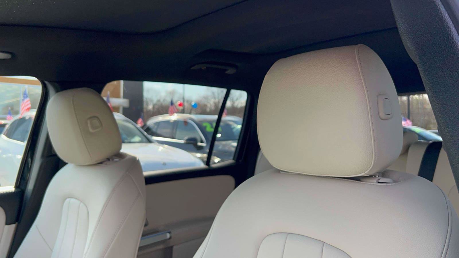 Used 2023 Mercedes-Benz GLB 250 4MATIC w/ Premium Package image 22
