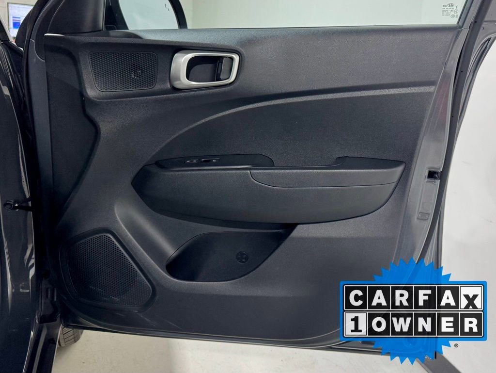 Used 2024 Hyundai Venue SEL image 25