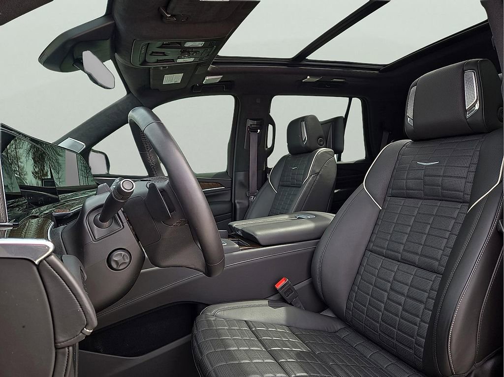 Used 2024 Cadillac Escalade Sport Platinum w/ LPO, ONYX Package image 15