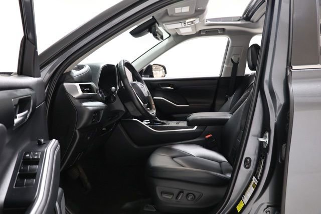 Used 2023 Toyota Highlander XLE image 15