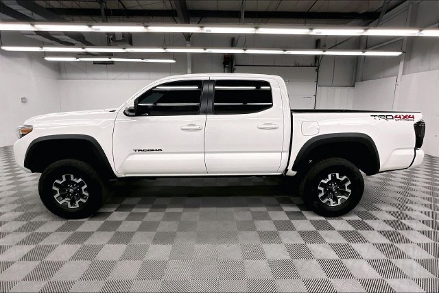 Used 2020 Toyota Tacoma TRD Off-Road AWD/4WD image 14