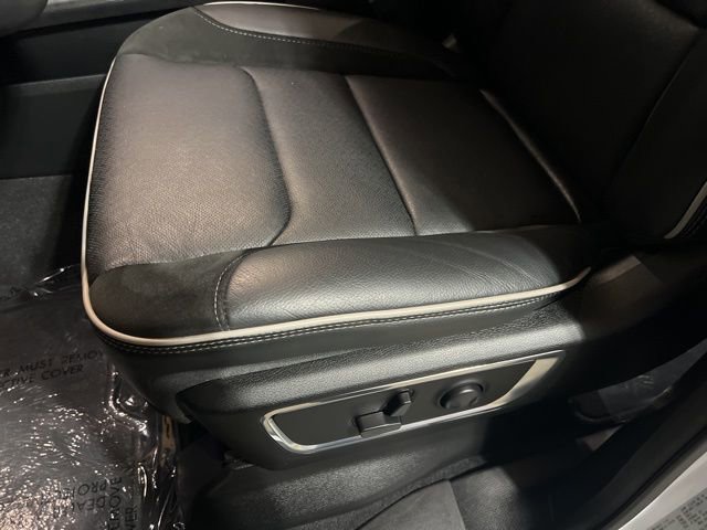 Used 2025 RAM 1500 Laramie AWD/4WD image 11