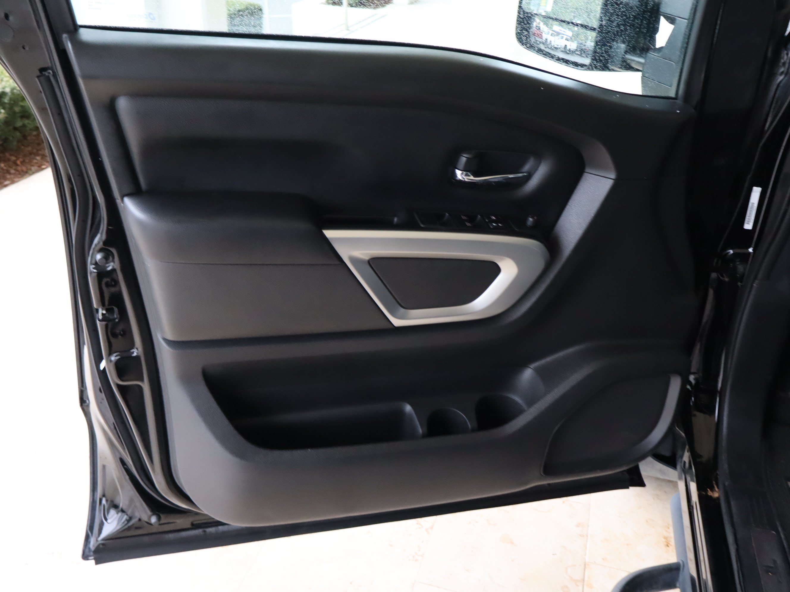 Used 2023 Nissan Titan SV w/ SV Convenience Package AWD/4WD image 18