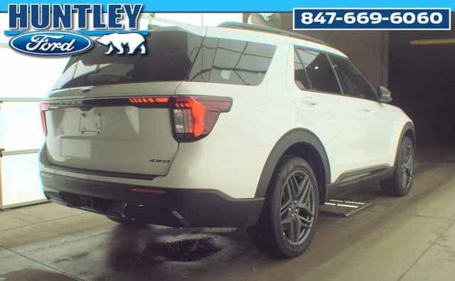 Used 2025 Ford Explorer ST-Line w/ Premium Package image 4