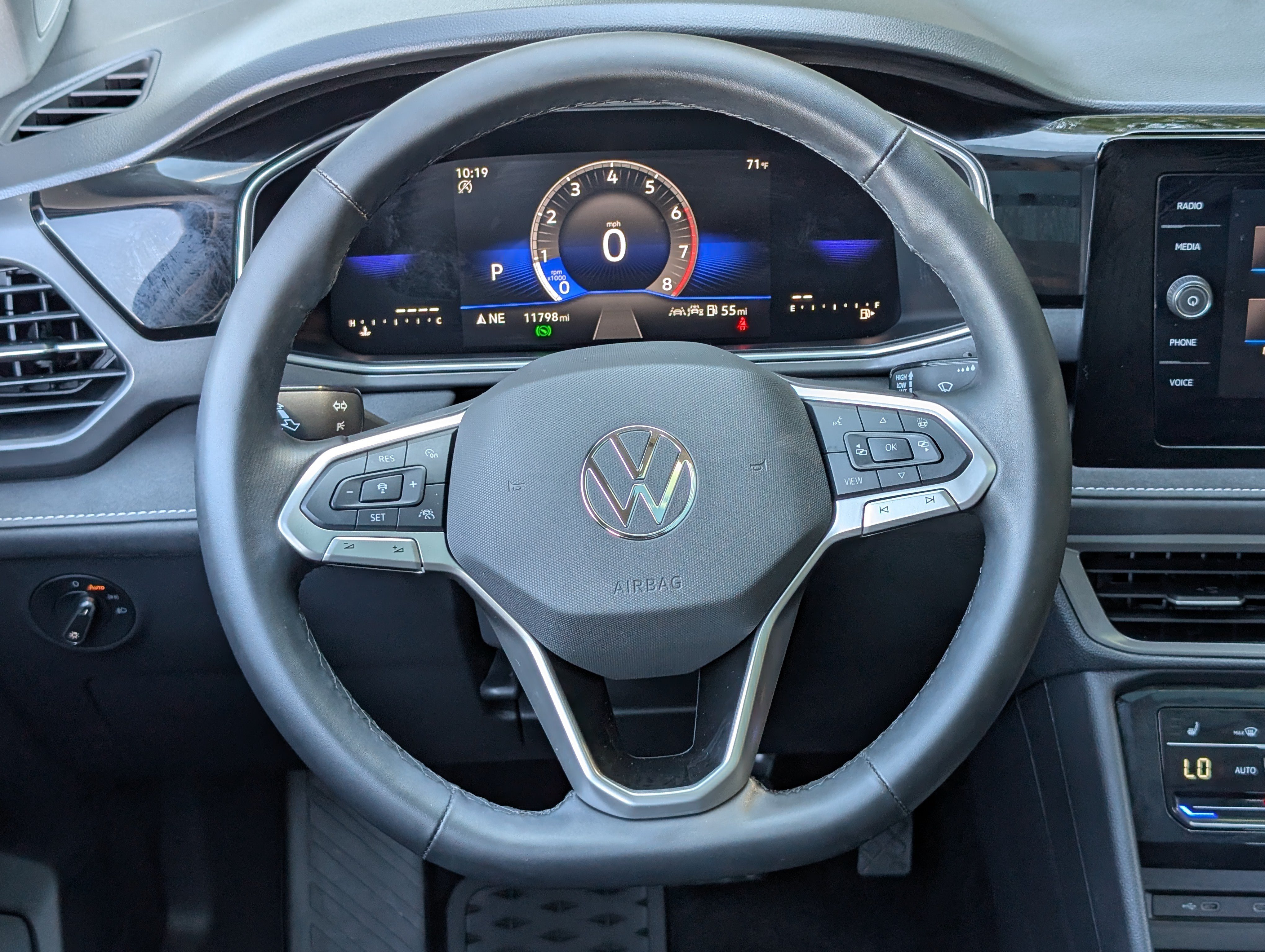 Used 2025 Volkswagen Taos SE FWD image 25