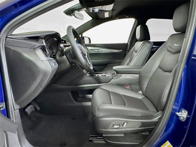 New 2025 Cadillac XT5 Luxury image 11