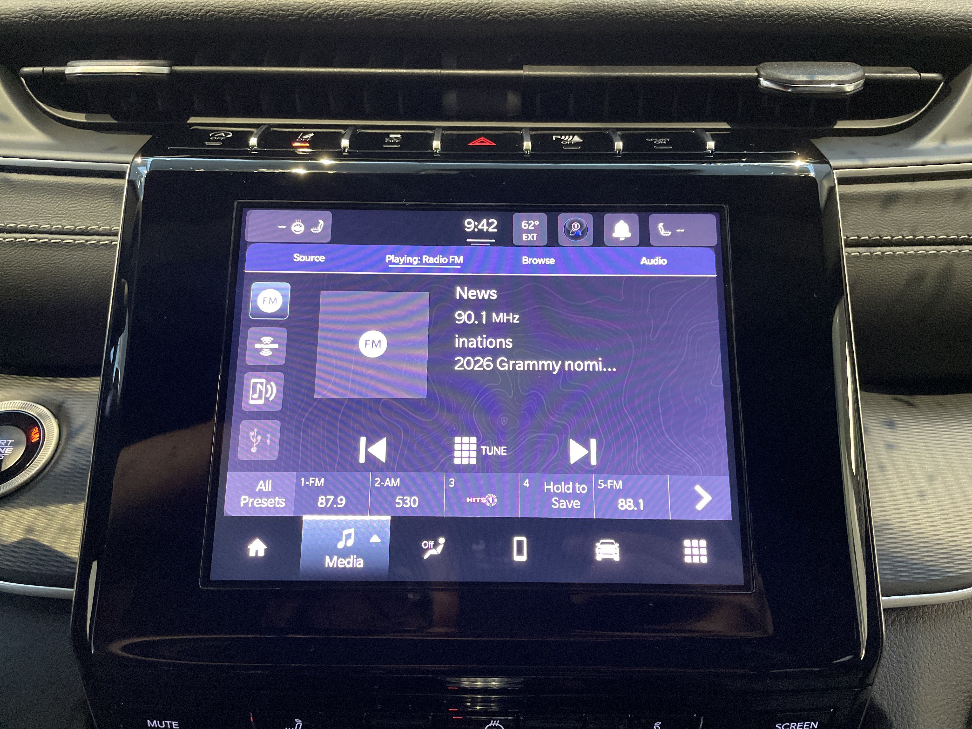 New 2025 Jeep Grand Cherokee Laredo RWD image 23