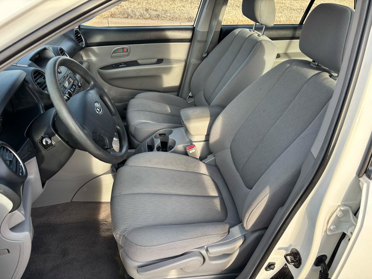 Used 2007 Kia Rondo LX FWD image 10