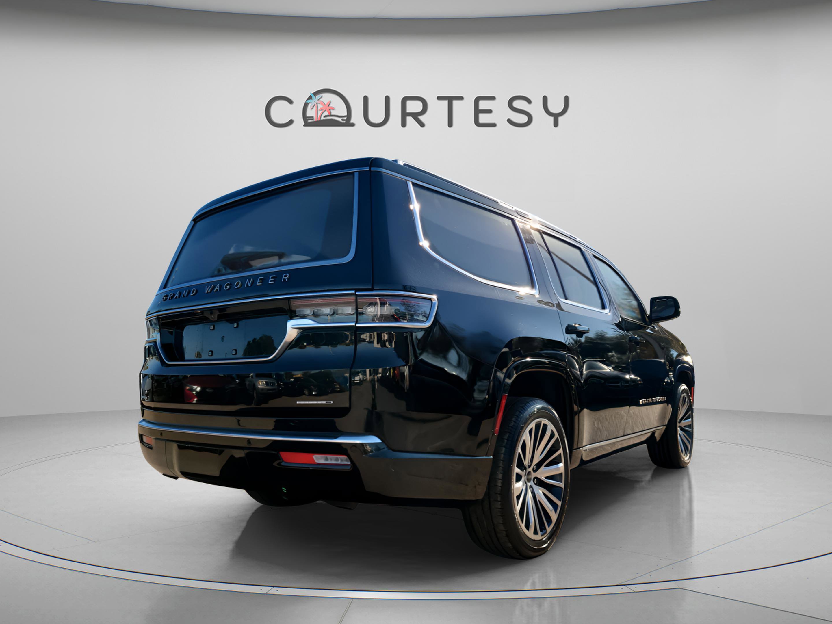 Used 2022 Jeep Grand Wagoneer Series III image 4