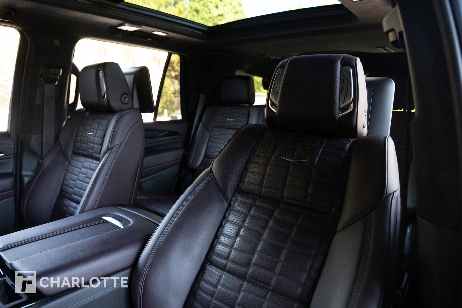 Used 2023 Cadillac Escalade V w/ LPO, ONYX Package image 17