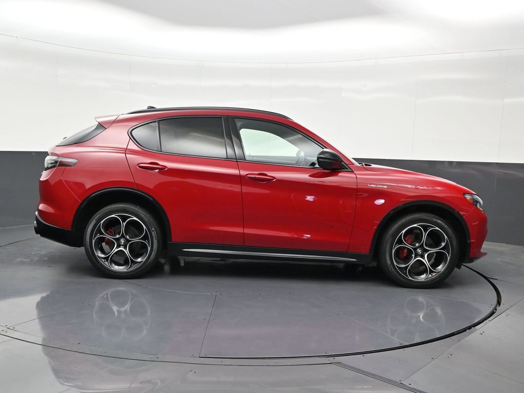 Used 2024 Alfa Romeo Stelvio Veloce AWD/4WD image 7