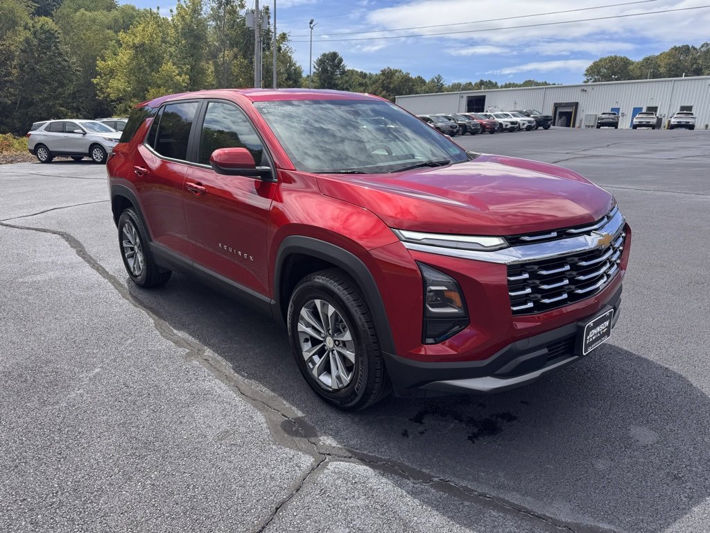 Used 2025 Chevrolet Equinox LT image 2