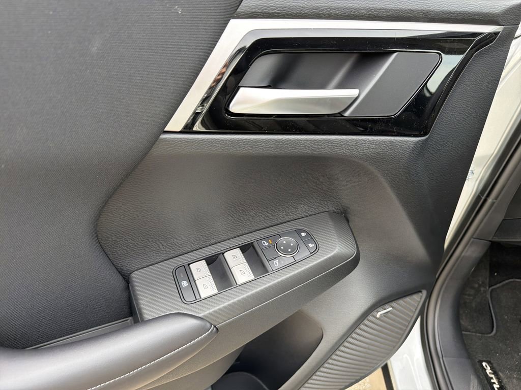 New 2026 Mitsubishi Outlander ES image 15
