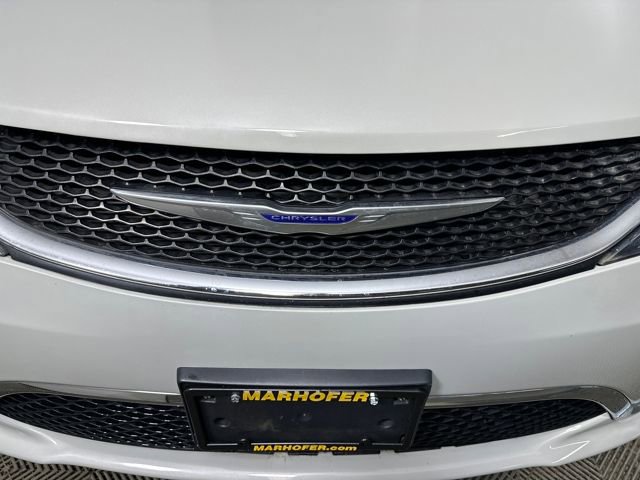 Used 2019 Chrysler Pacifica Touring Plus w/ Tire & Wheel Group image 9