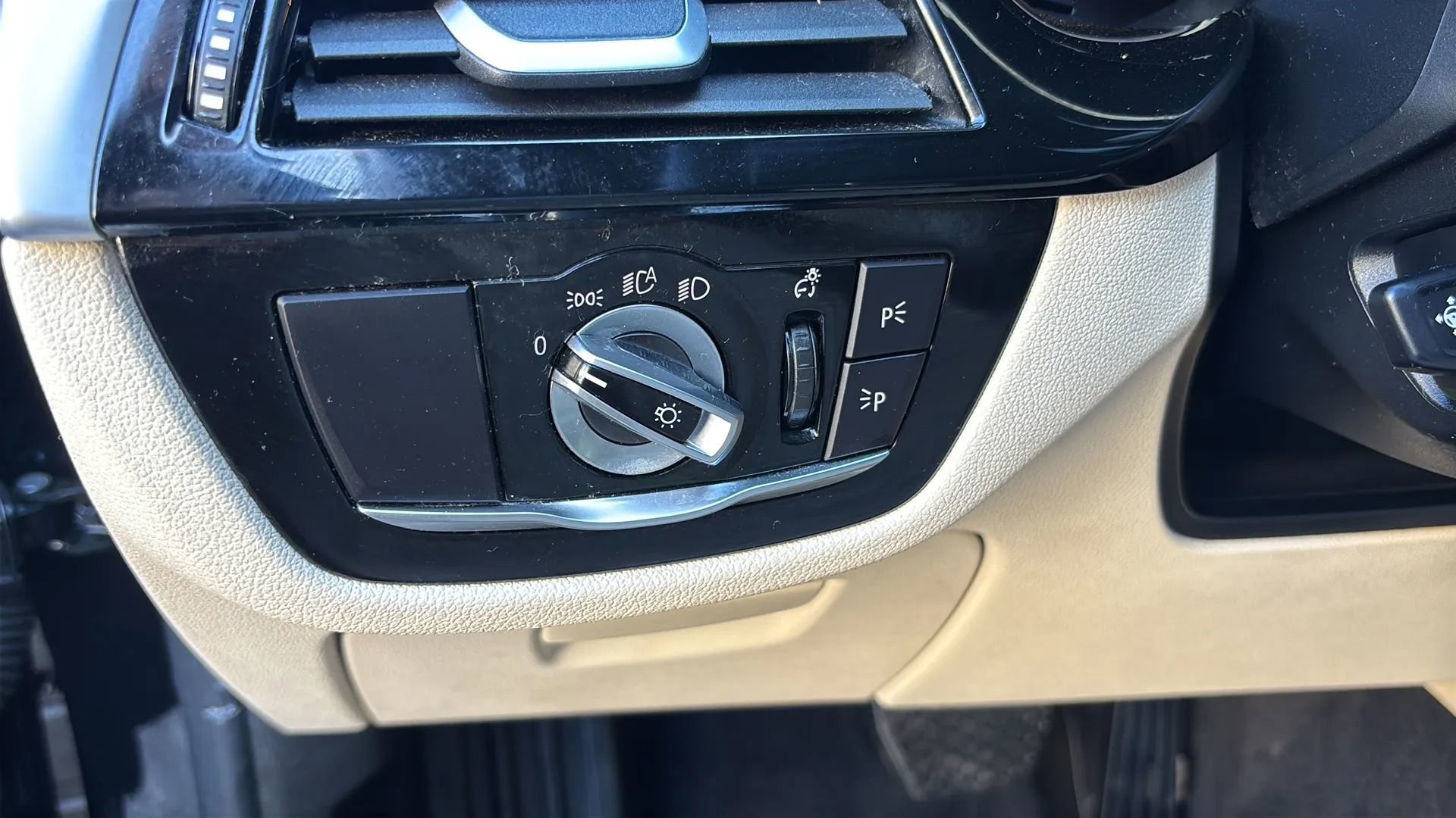 Used 2019 BMW 530i xDrive w/ Convenience Package image 34