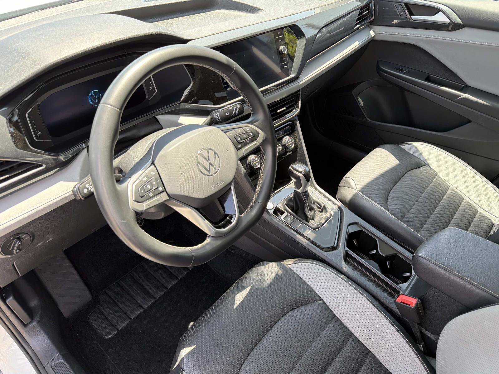 Used 2022 Volkswagen Taos SEL w/ Panoramic Sunroof Package FWD image 7