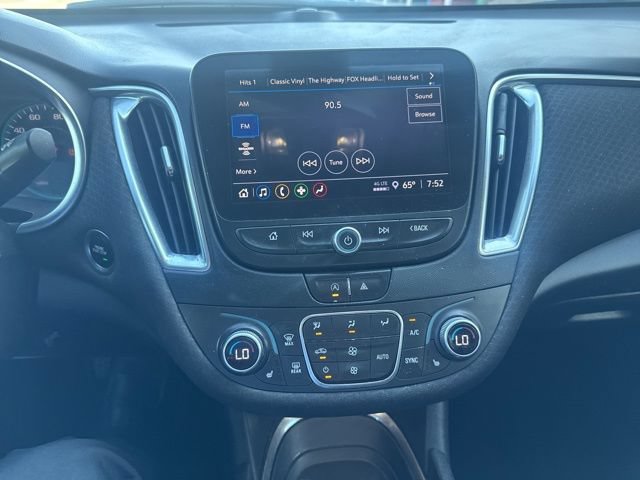 Used 2021 Chevrolet Malibu LT FWD image 19