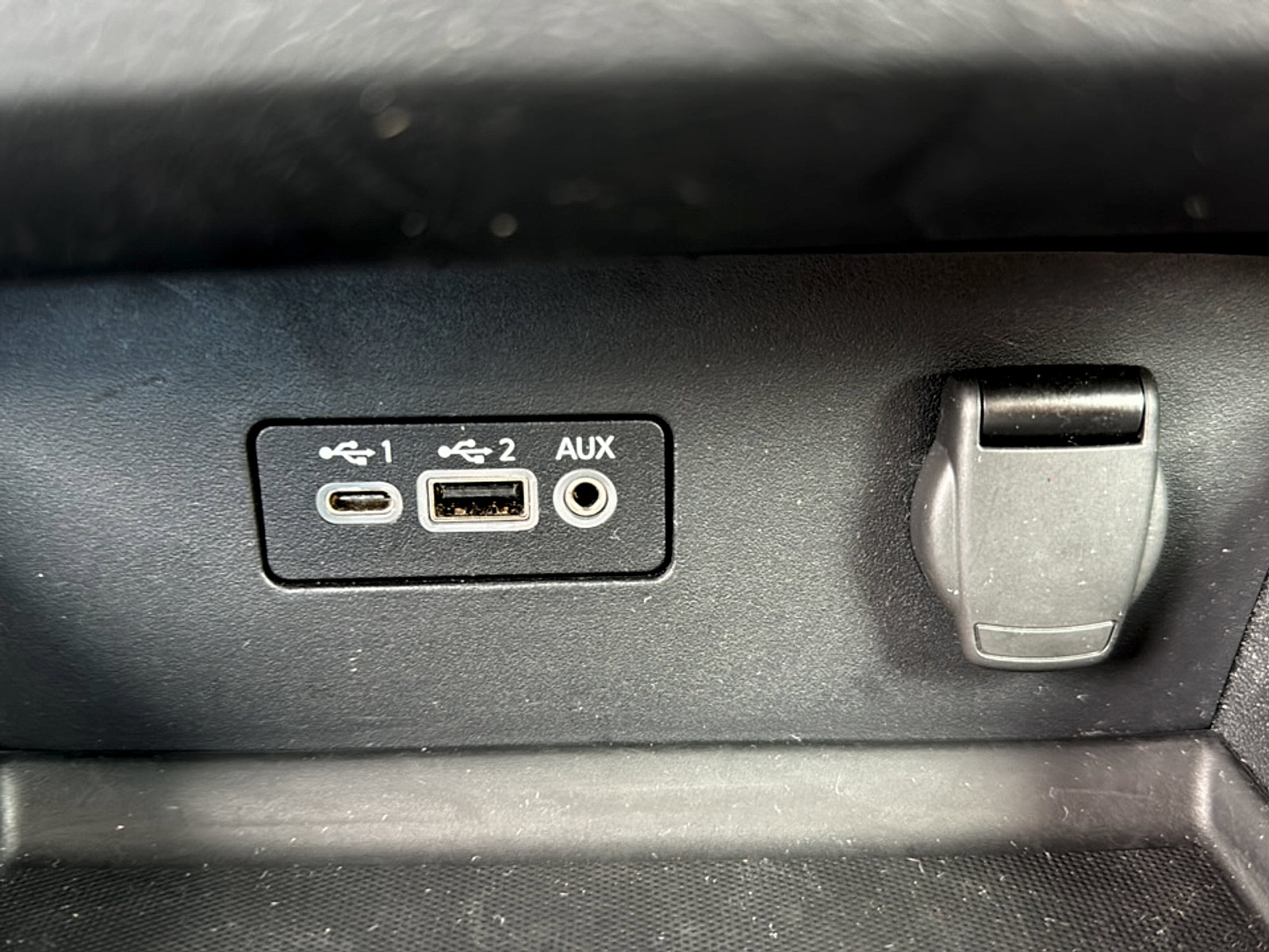 Used 2025 Nissan Altima 2.5 SV FWD image 14