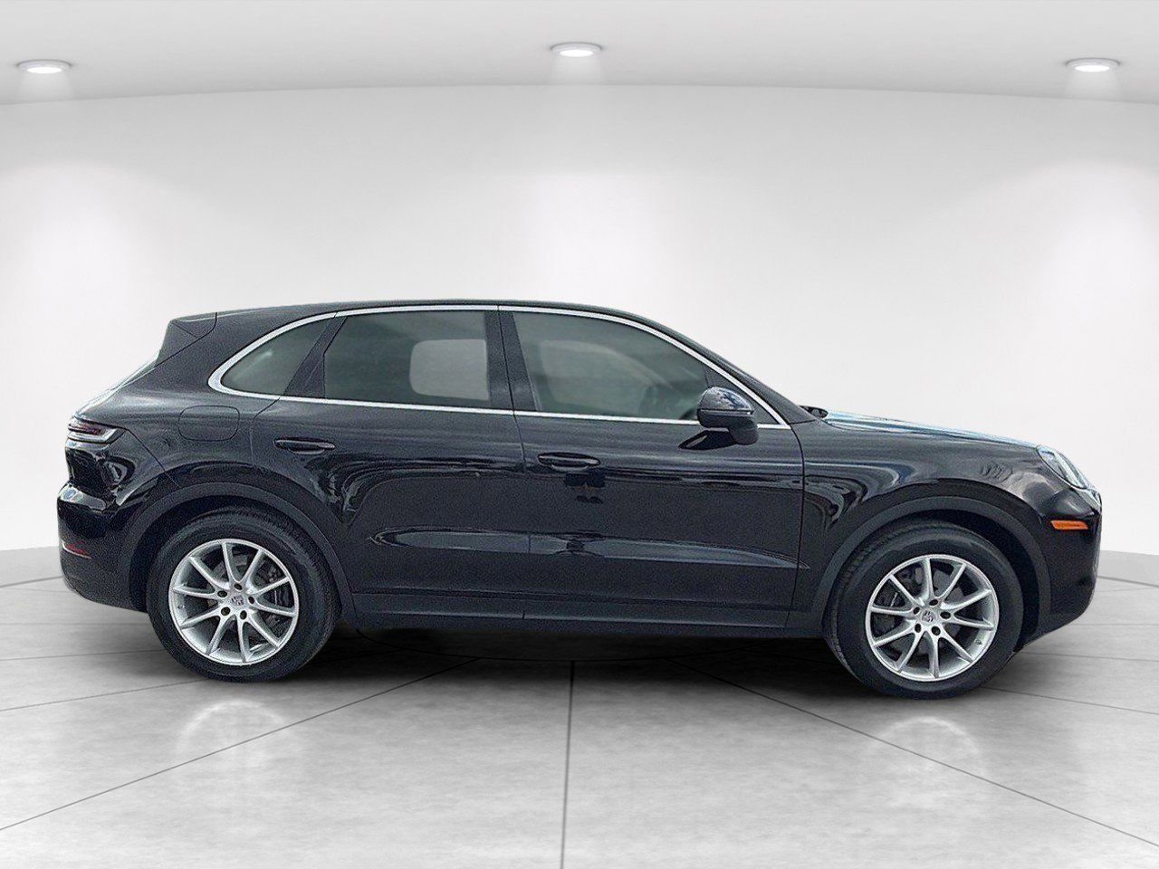 Used 2024 Porsche Cayenne image 3
