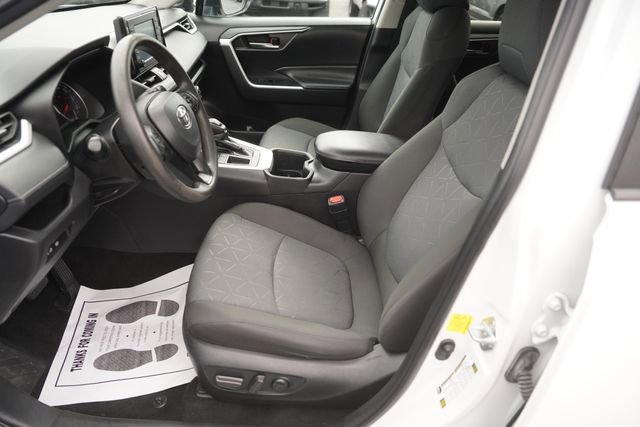 Used 2022 Toyota RAV4 XLE FWD image 9