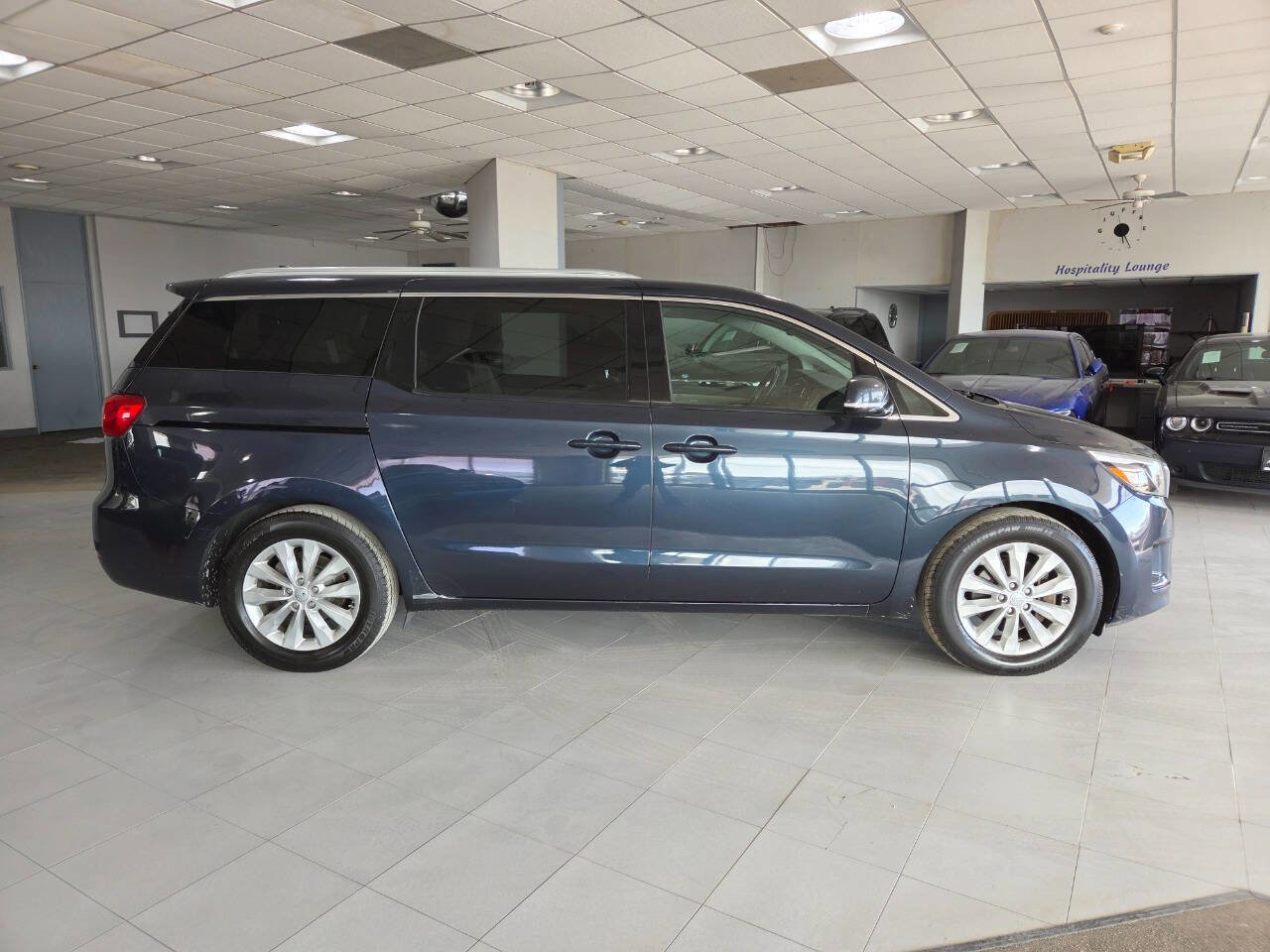 Used 2017 Kia Sedona EX image 8
