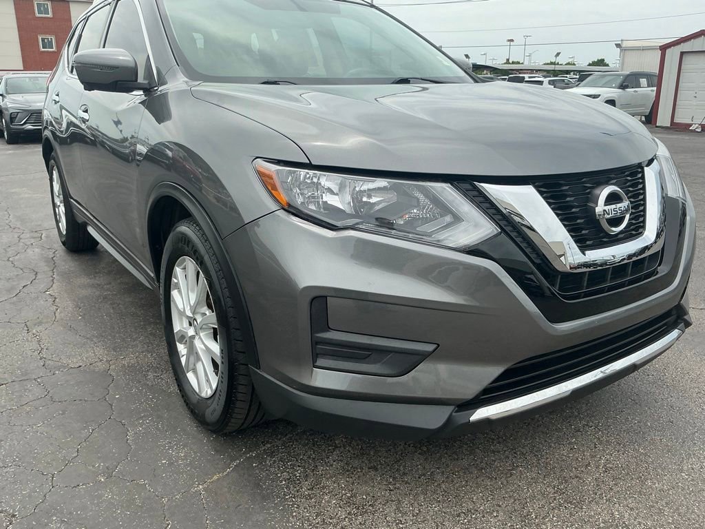 Used 2017 Nissan Rogue SV FWD image 4