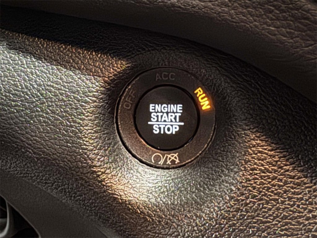 Used 2022 Jeep Cherokee Trailhawk image 28