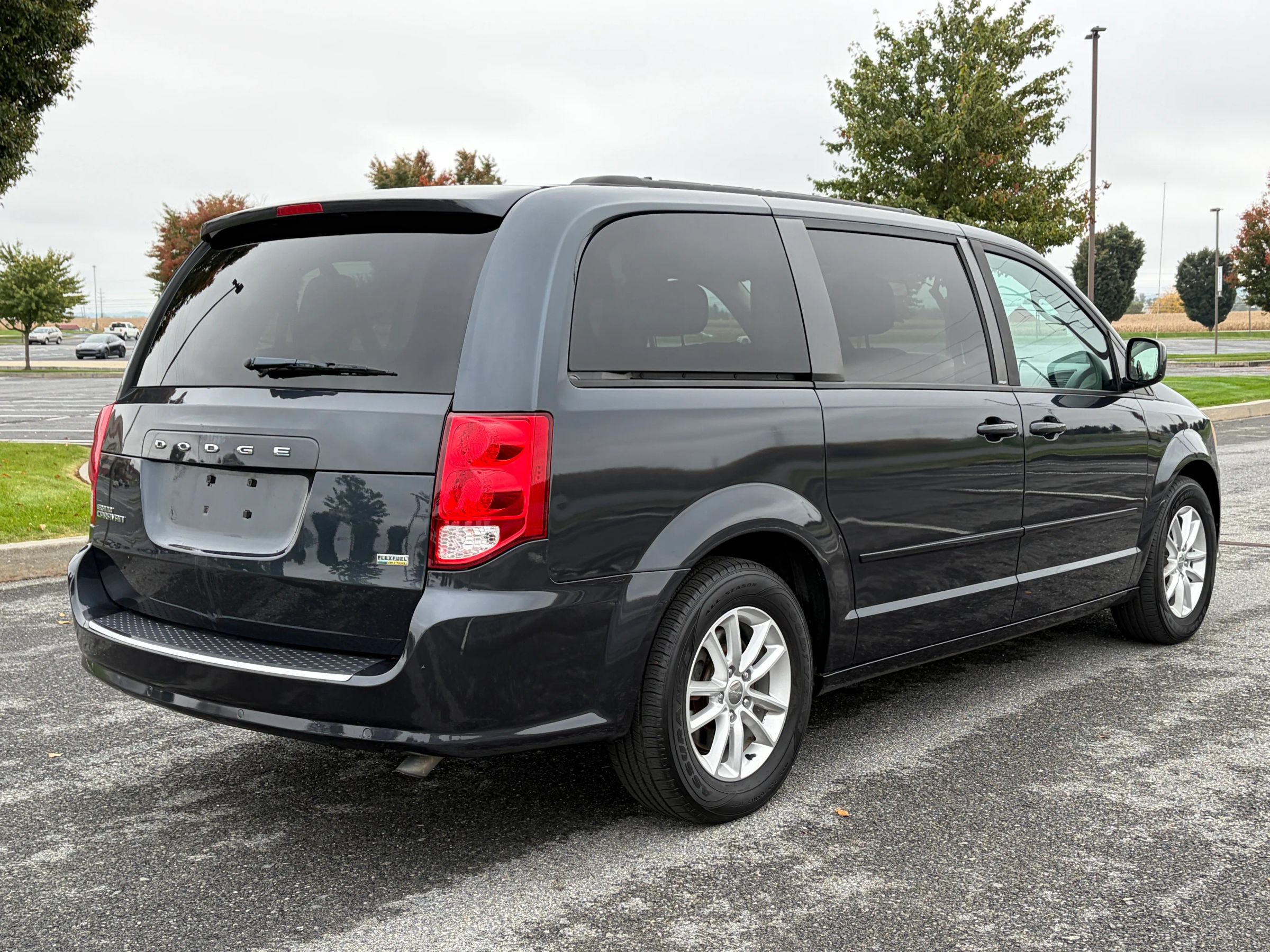 Used 2013 Dodge Grand Caravan SXT w/ Rear Park Assist Pkg FWD image 9
