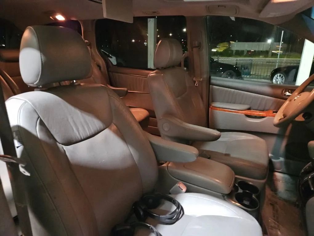 Used 2008 Toyota Sienna XLE Limited image 26