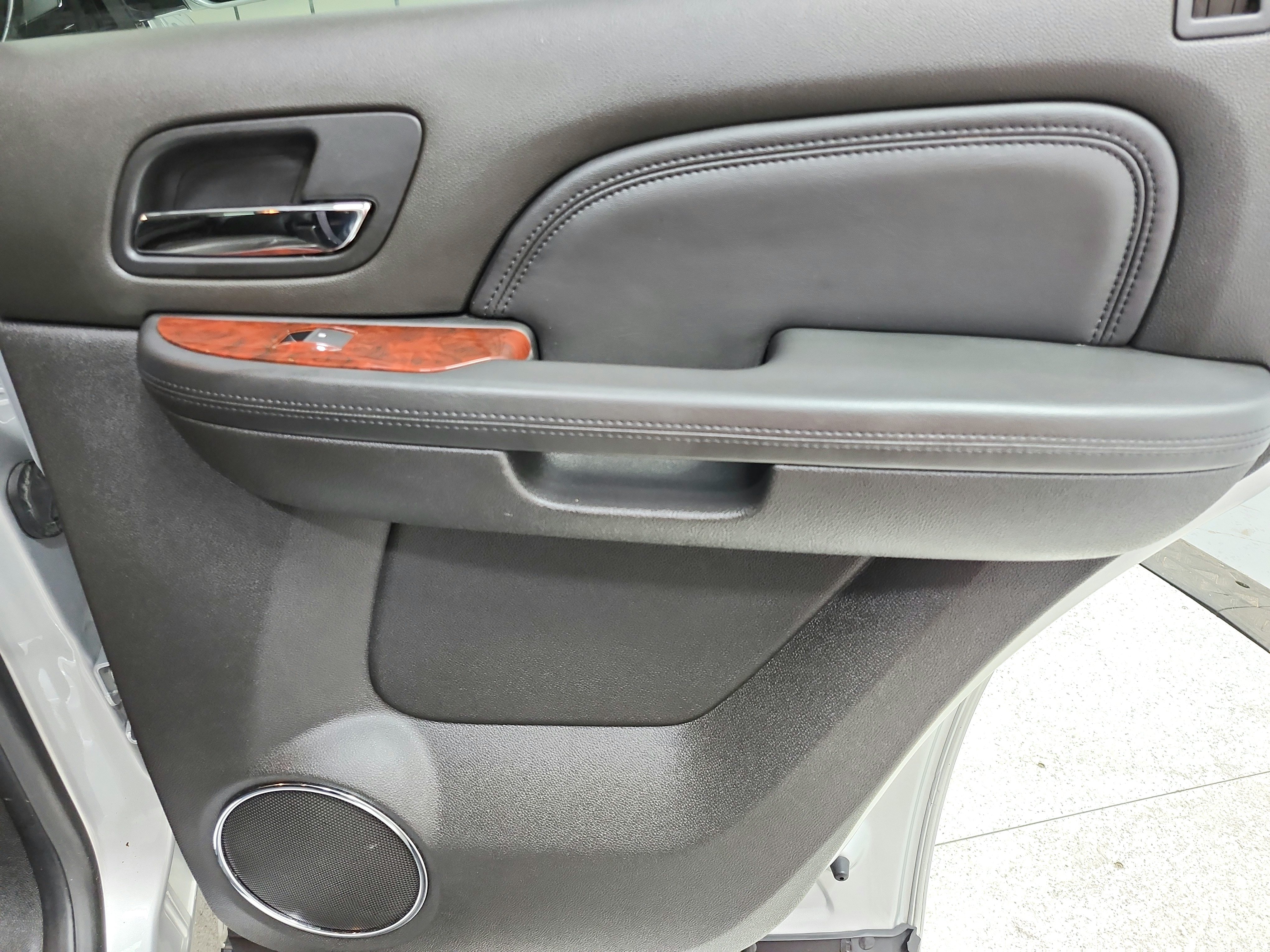 Used 2014 Cadillac Escalade Premium RWD image 45