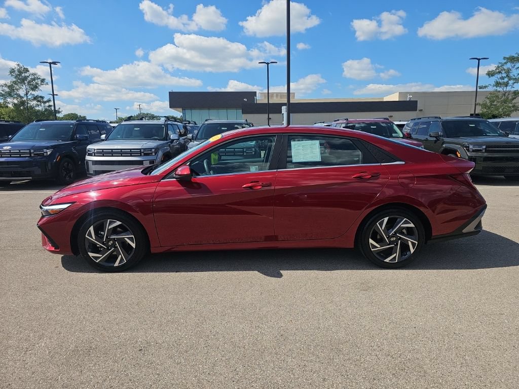 Certified 2025 Hyundai Elantra SEL FWD image 2
