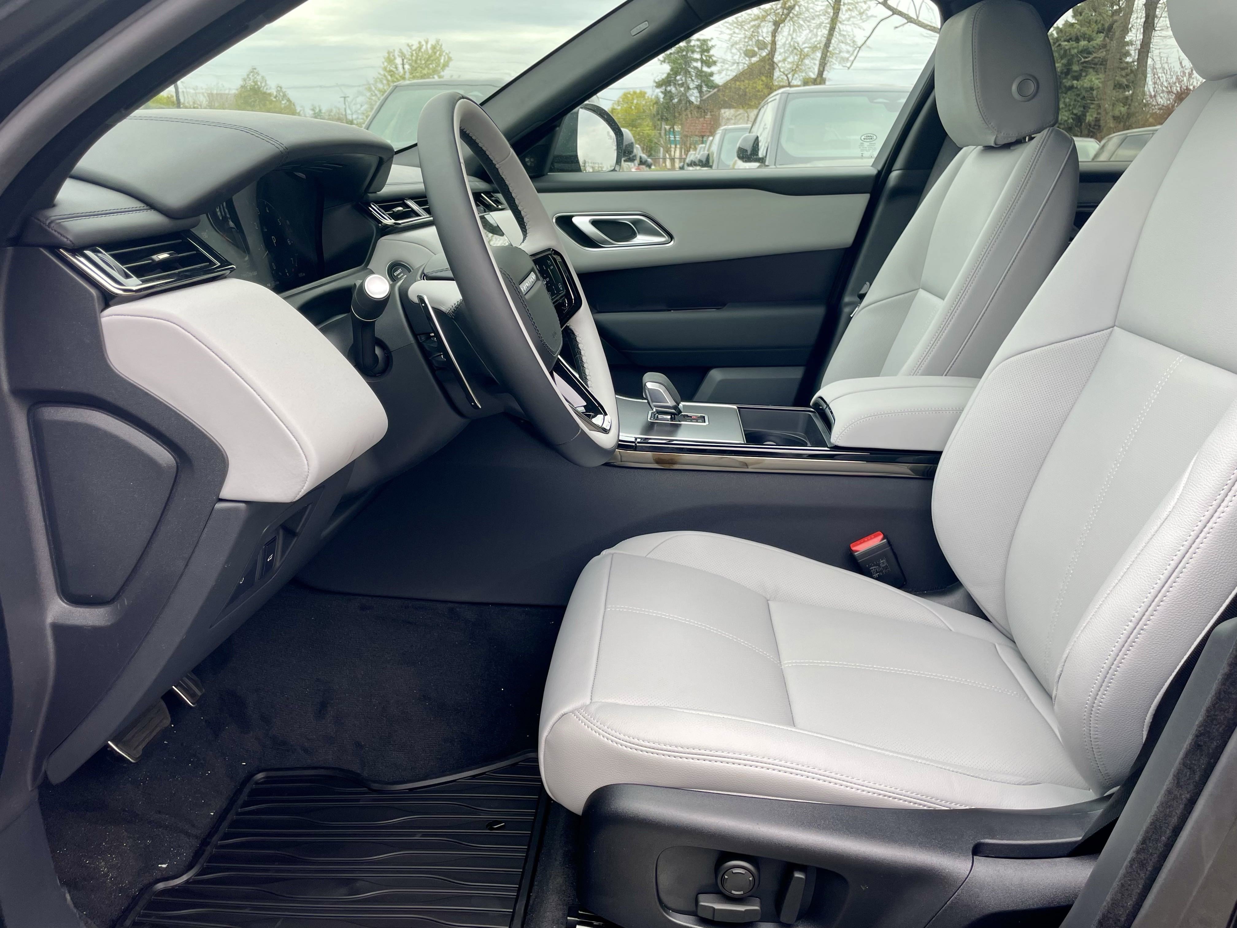 New 2026 Land Rover Range Rover Velar Dynamic SE image 14