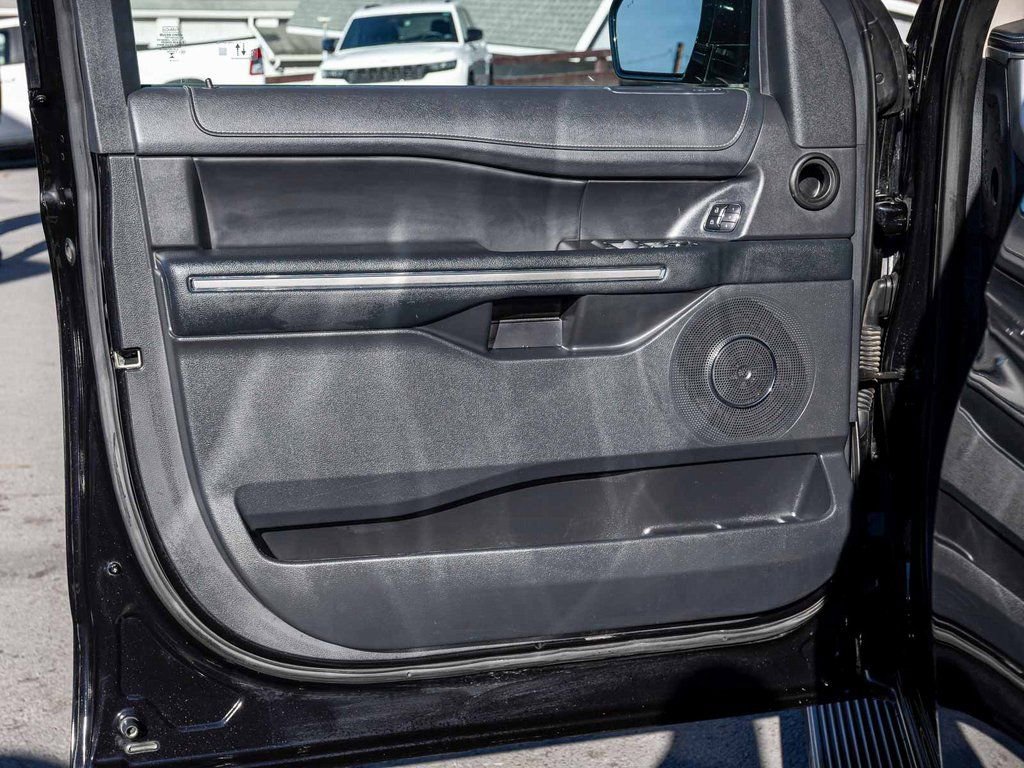 Used 2024 Ford Expedition XLT image 6