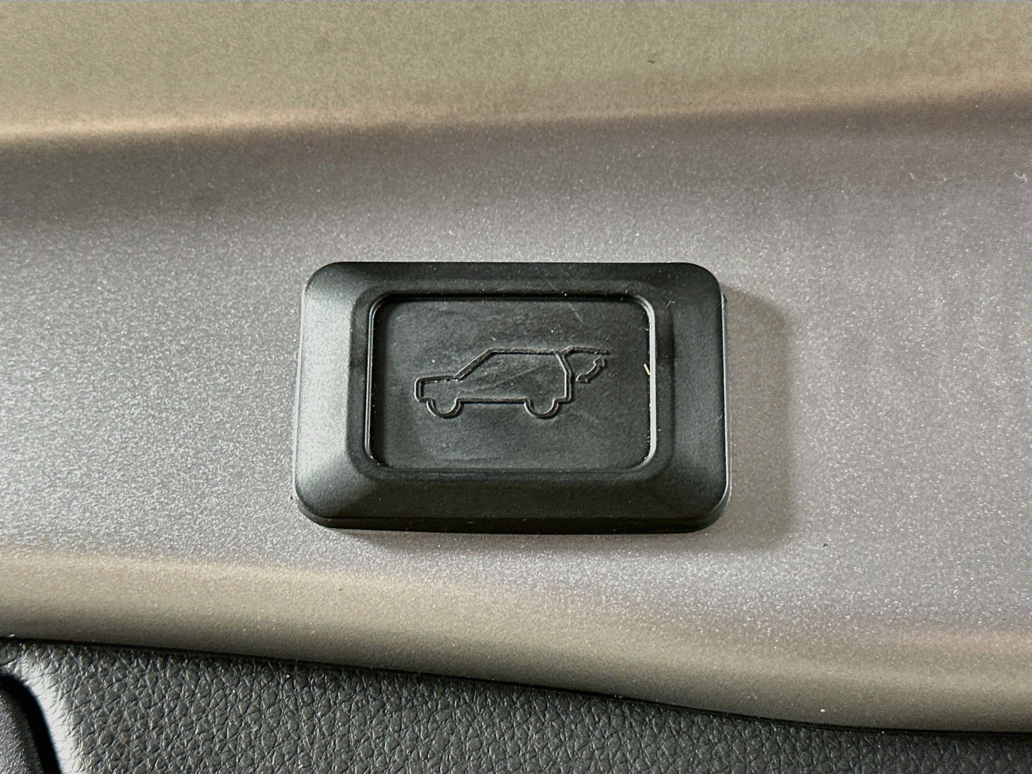 Used 2020 Toyota RAV4 XLE Premium AWD/4WD image 29