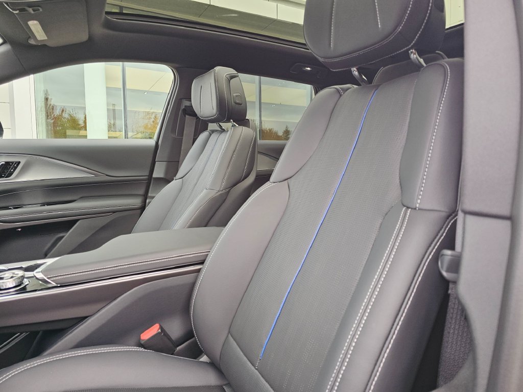 New 2027 Cadillac Lyriq Luxury AWD/4WD image 24