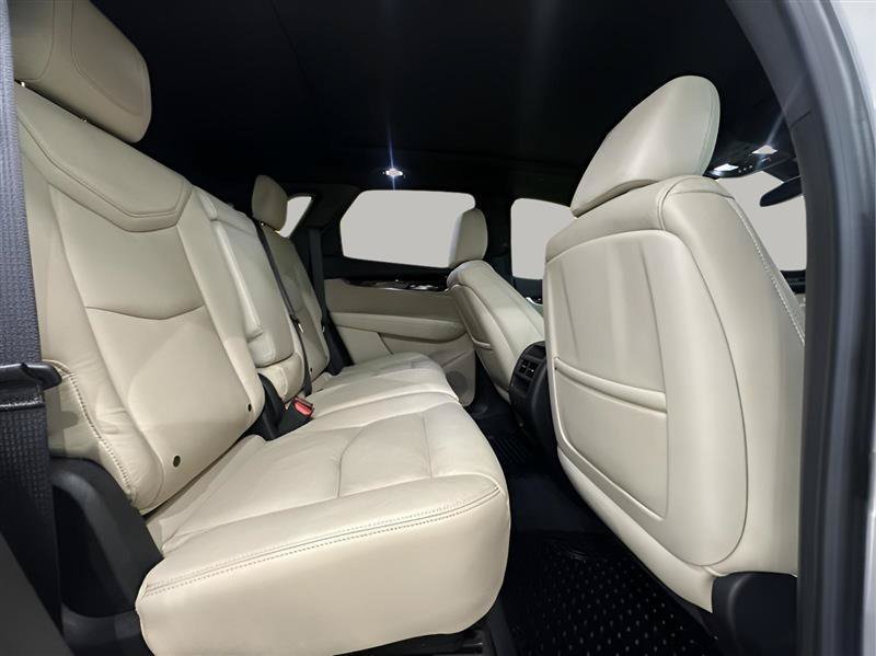 Used 2017 Cadillac XT5 Luxury w/ Driver Awareness Package AWD/4WD image 21